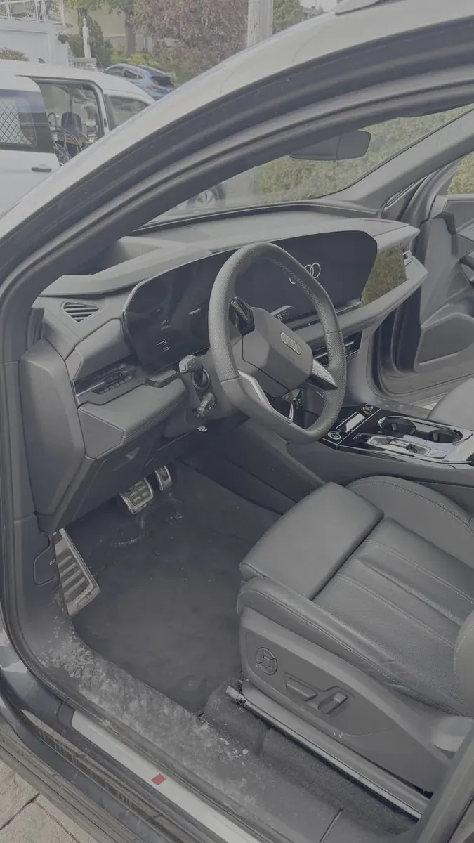 Avant nettoyage intérieur — Audi e-tron