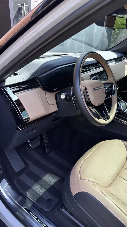 Nettoyage intérieur complet — résultat Range Rover